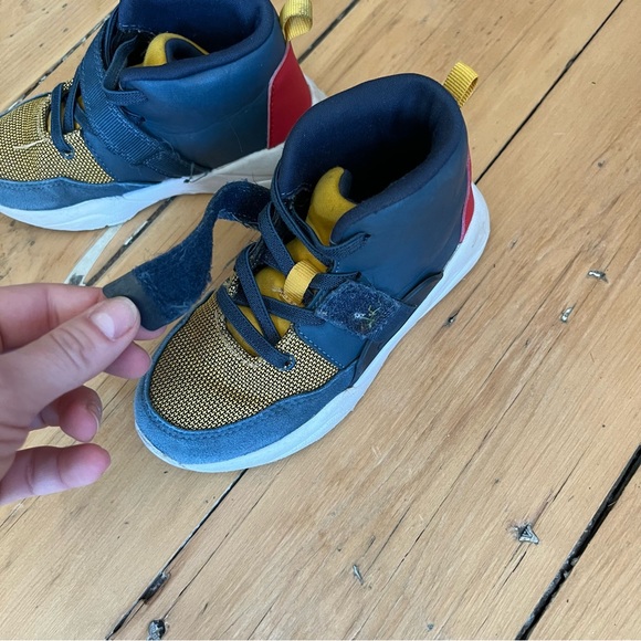 Cat and Jack high top tennis shoe - Picture 4 of 6